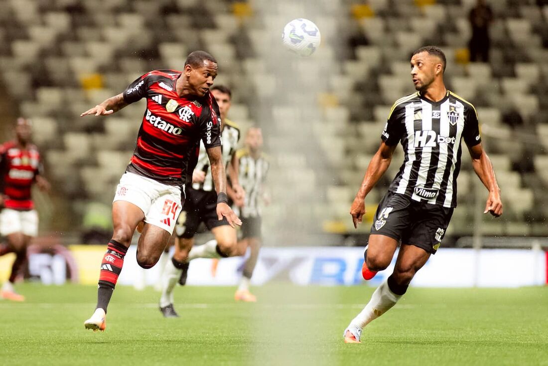 Flamengo arrancou empate no finalzinho e aumentou vantagem na liderança