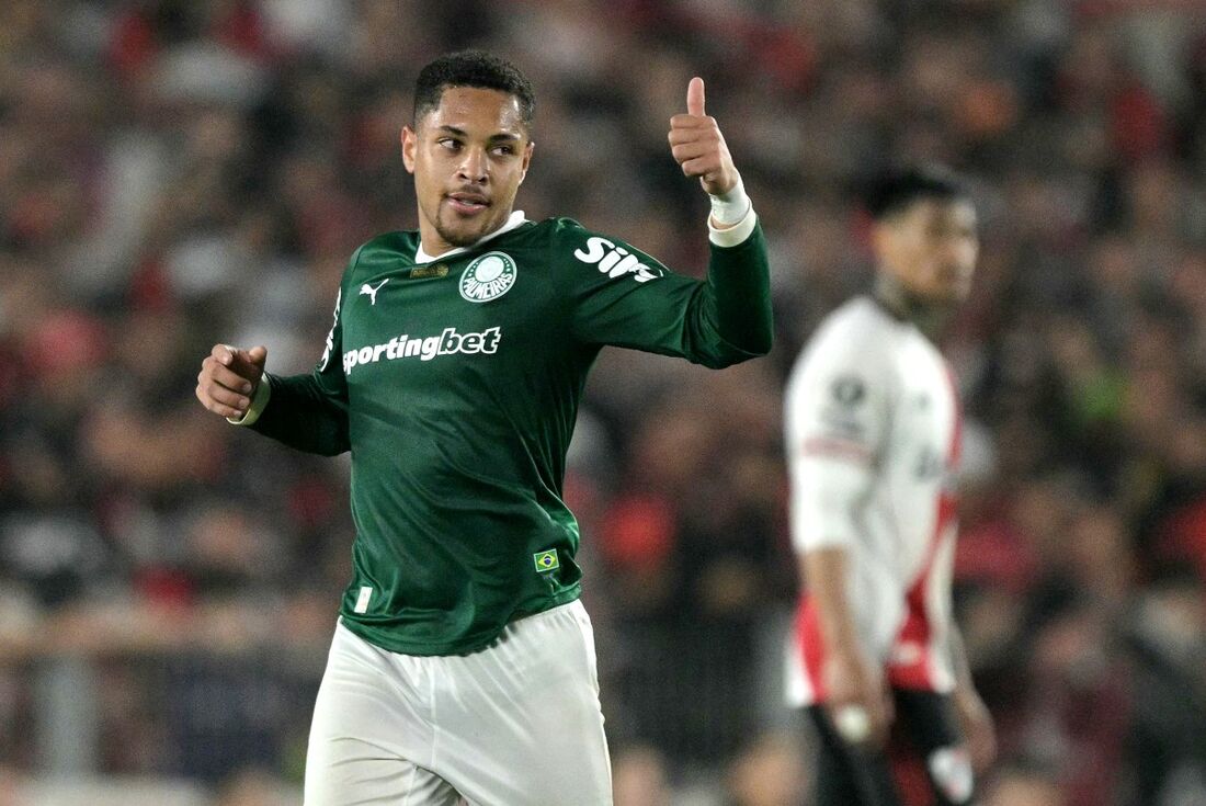 O atacante do Palmeiras retorna ao Brasil ainda neste mês