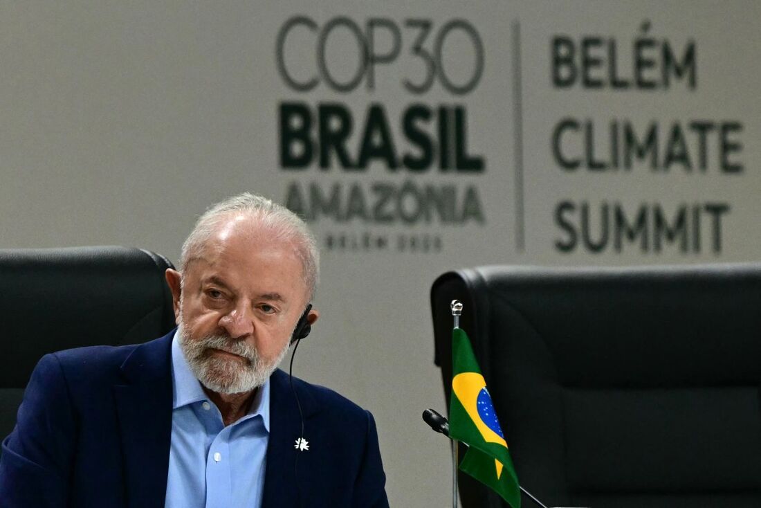 O presidente do Brasil, Luiz Inácio Lula da Silva, participa da Sessão Plenária Geral de Líderes no âmbito da COP30, a Conferência das Nações Unidas sobre Mudanças Climáticas