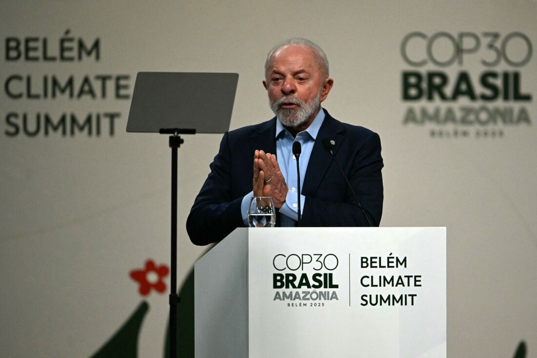 O presidente do Brasil, Luiz Inácio Lula da Silva, discursa durante a Sessão Plenária Geral de Líderes no âmbito da COP30