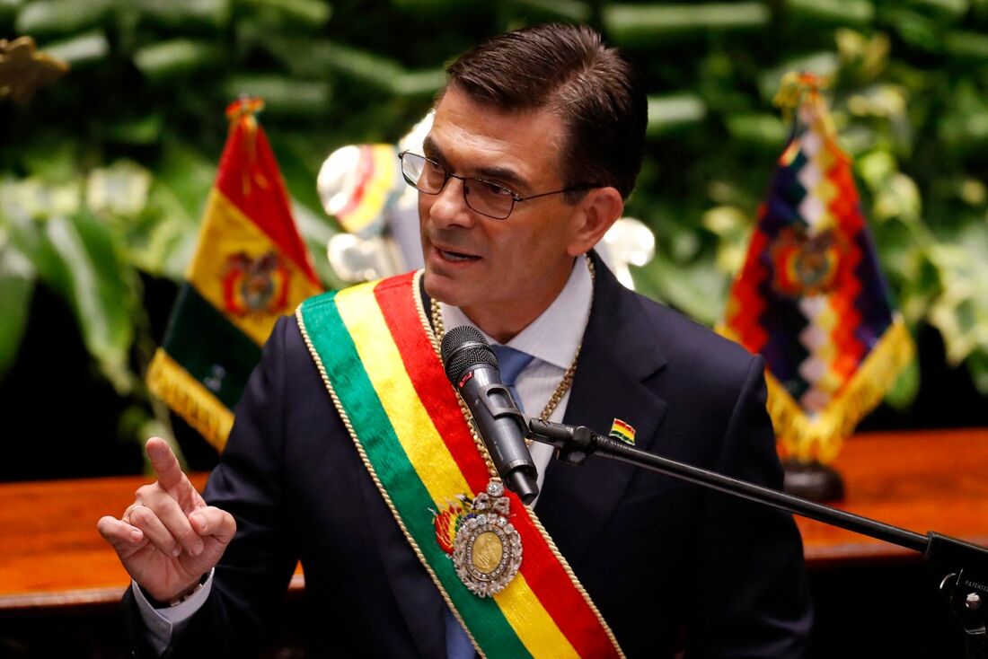 O novo presidente da Bolívia, Rodrigo Paz, discursa após tomar posse