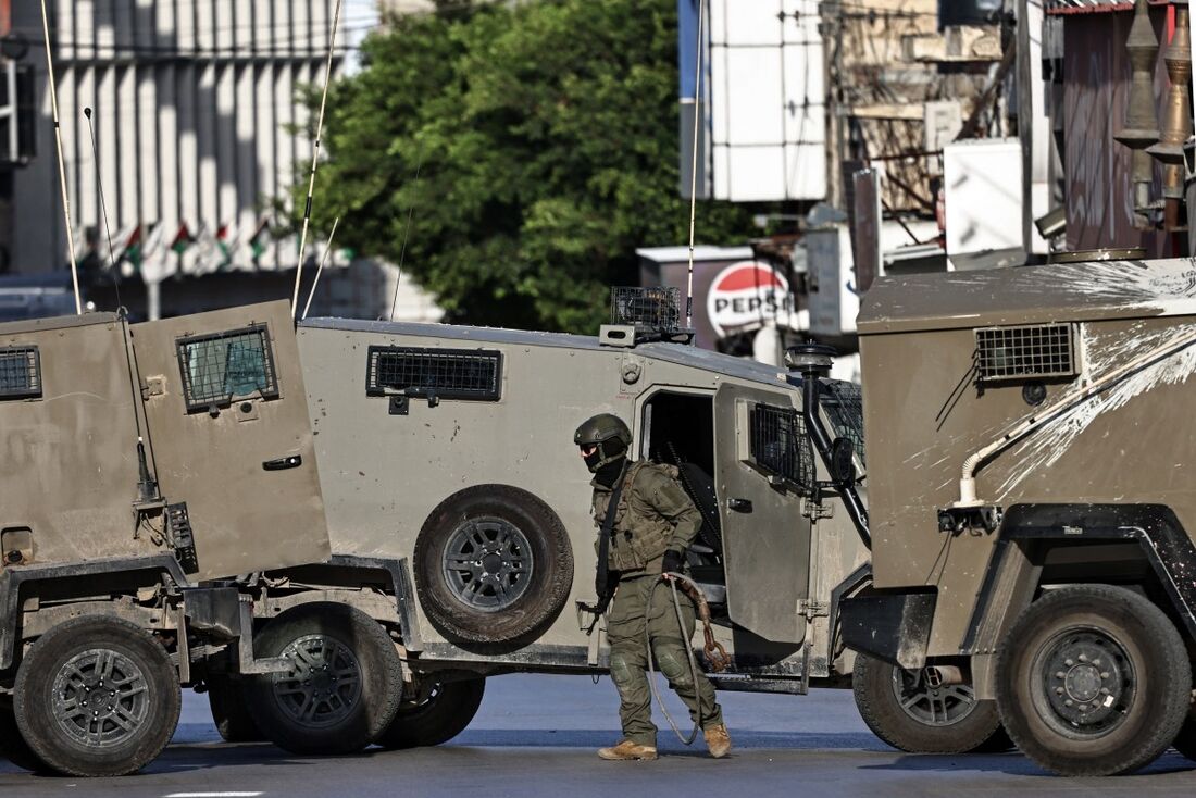 Quatro pessoas, incluindo uma criança de um ano, morreram nesta quinta-feira (20)