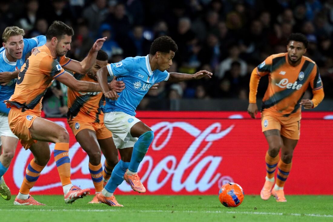 Napoli venceu a Atalanta e assumiu a liderança provisória do Campeonato Italiano