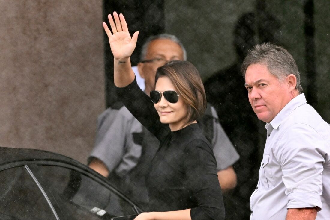 Michelle Bolsonaro, ex-primeira-dama, visita o marido, Jair Bolsonaro, na cadeia