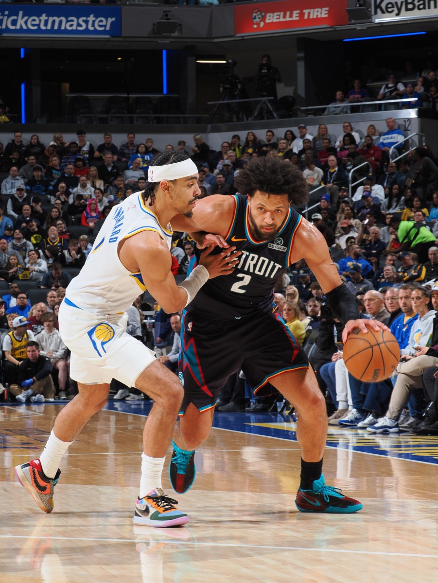 Cade Cunningham, do Detroit Pistons, dribla a bola durante o jogo, da última segunda-feira (24), contra o Indiana Pacers