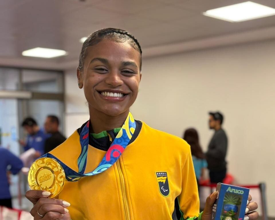 Natural do projeto N10, na zona rural de Petrolina, Allany, de 19 anos, é uma das promessas da APA