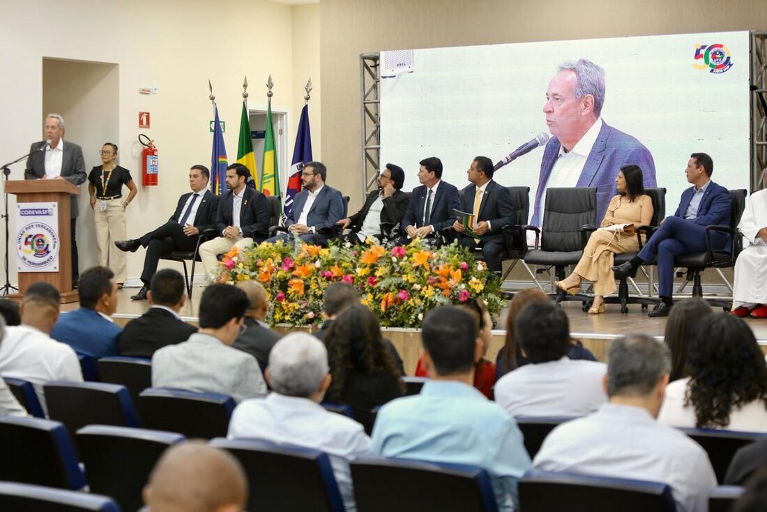 Presidente da Alepe, deputado Álvaro Porto, aproveitou o Congresso da UVP e se defendeu de possíveis cobranças do Executivo