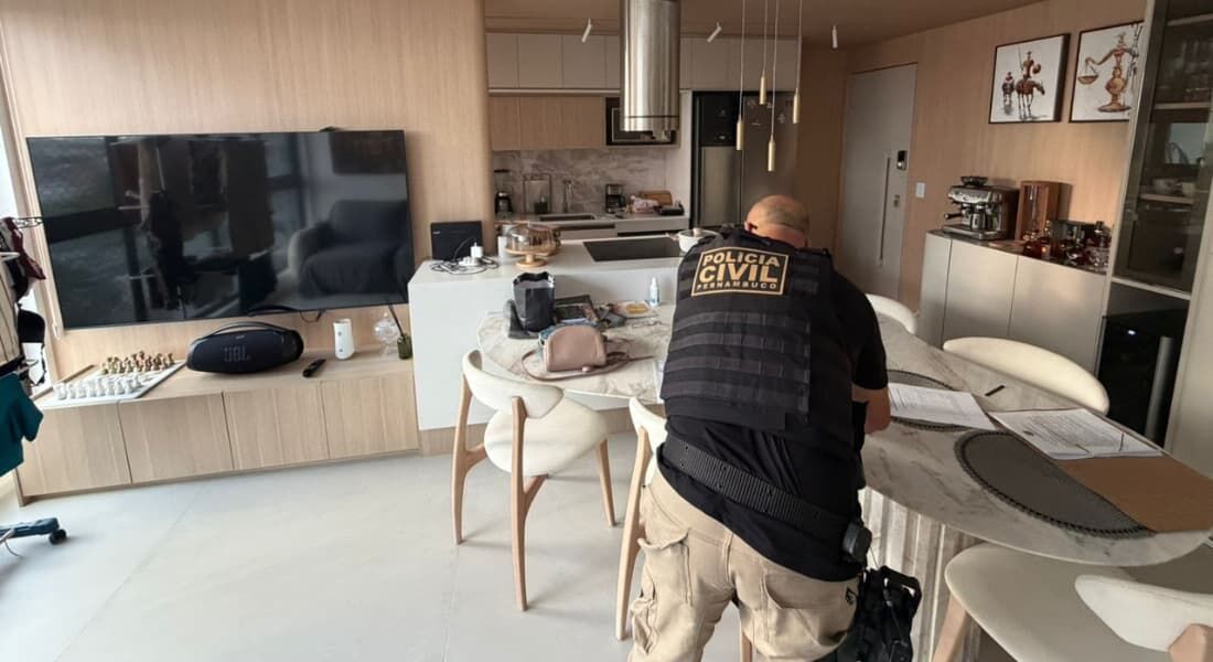 Operação da Polícia Civil cumpre mandados de prisão e busca e apreensão no Cotel e três bairros do Recife
