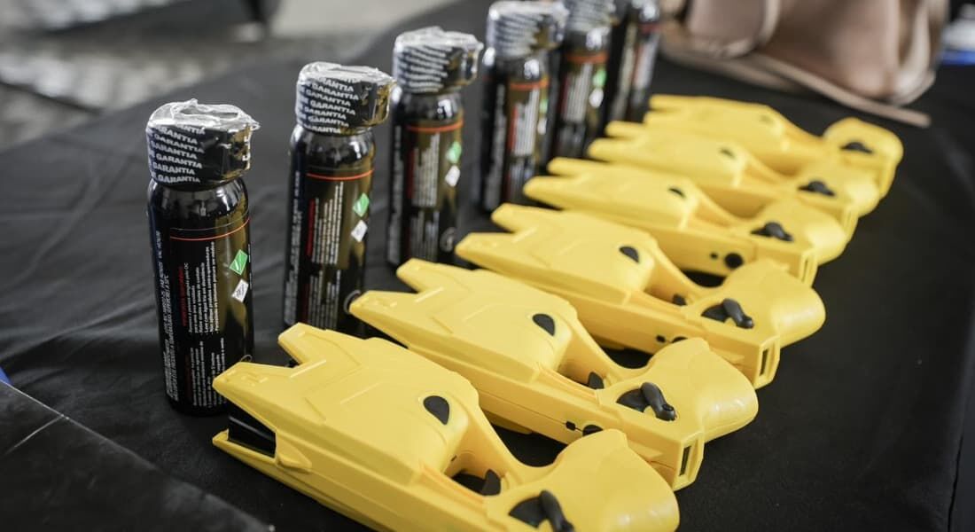 Armamento não letal que será doado ao Recife para uso dos guardas municipais