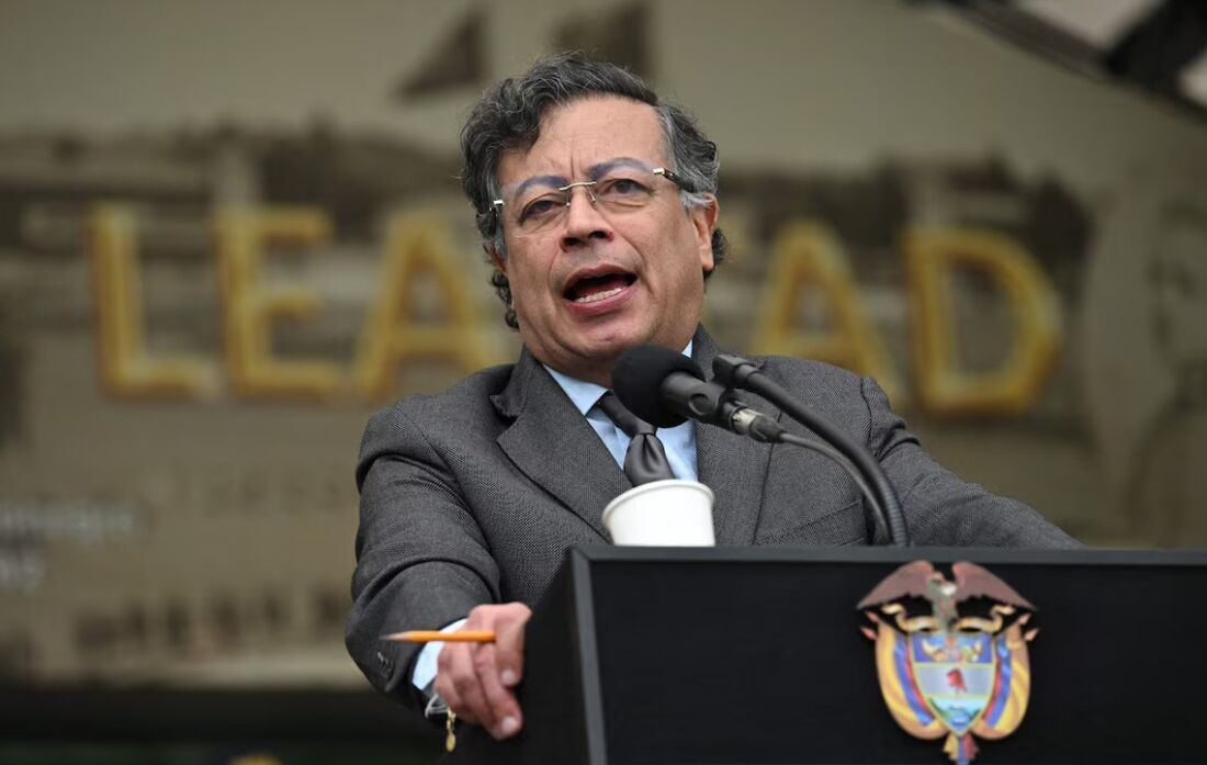 Petro defende que "nenhuma companhia aérea deve aceitar ordens ilegais sobre o espaço aéreo de qualquer país". 