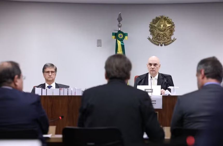 O ministro Alexandre de Moraes e o procurador-geral Paulo Gonet em audiência da Primeira Turma do STF sobre a ação penal da trama golpista