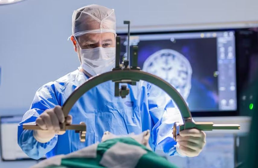 Cirurgia Parkinson - é o primeiro sistema completo implantado no país