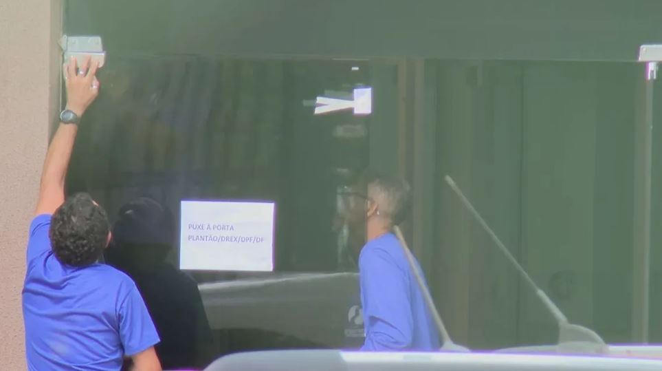 Instalação de películas escuras na PF