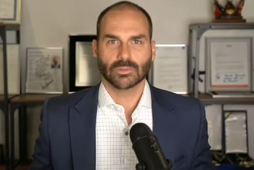 Sem citar Michelle, Eduardo Bolsonaro defende André Fernandes em briga no PL: "Me coloquei no lugar"