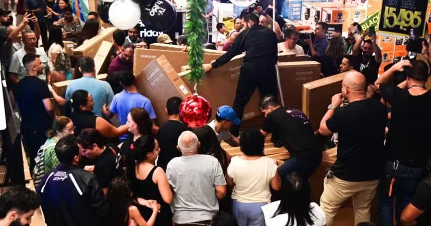 Black Friday: descontos ultrapassam 40% em TVs e procura se concentra em modelos com telas acima de 50 polegadas