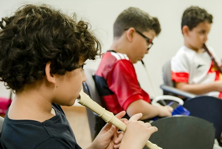 A finalidade dessa ação é contemplar crianças, jovens, adultos e pessoas idosas.