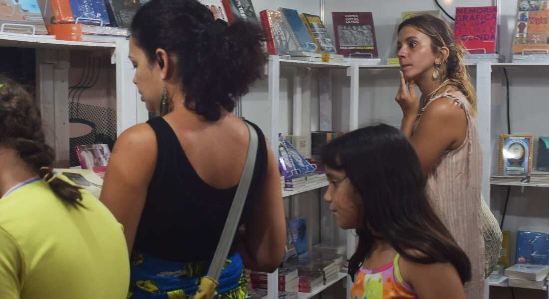 Literarte levou literatura para moradores e turistas de Fernando de Noronha