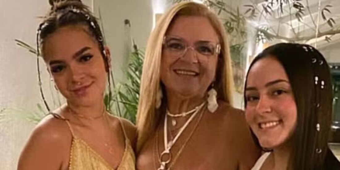 Débora Maia com as filhas Mel e Yasmin Maia