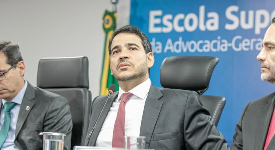 Pernambucano Jorge Messias foi indicado por Lula à vaga no STF
