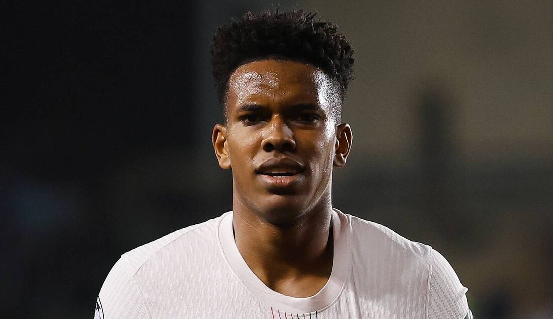 Estêvão marcou o primeiro do Chelsea no empate com o Qarabag