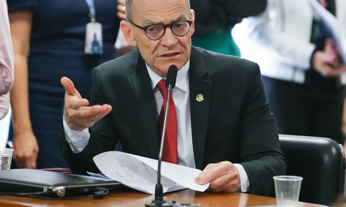 O senador Fabiano Contarato (PT-ES), presidente da recém-instalada CPI do Crime Organizado no Senado