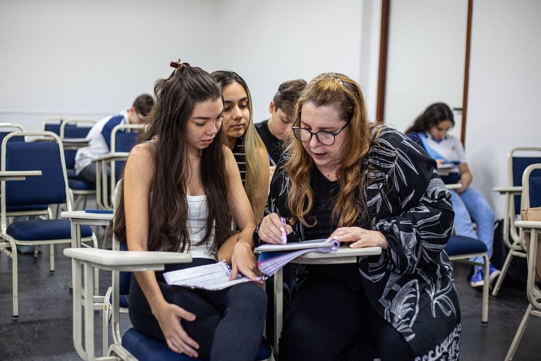 Fernanda Bérgamo, professora de redação, dá dicas para o primeiro dia do Enem