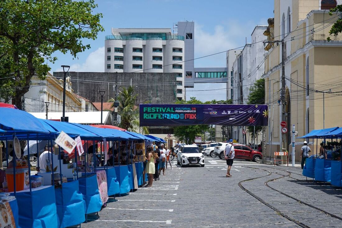 ECONOMIA - Feira do Festival Cultural de Pernambuco, o Recife Mundo Mix