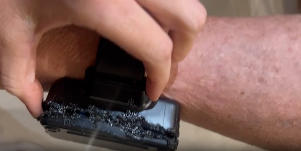 Bolsonaro reconheceu que tentou abrir tornozeleira com ferro de solda, diz relatório enviado ao STF