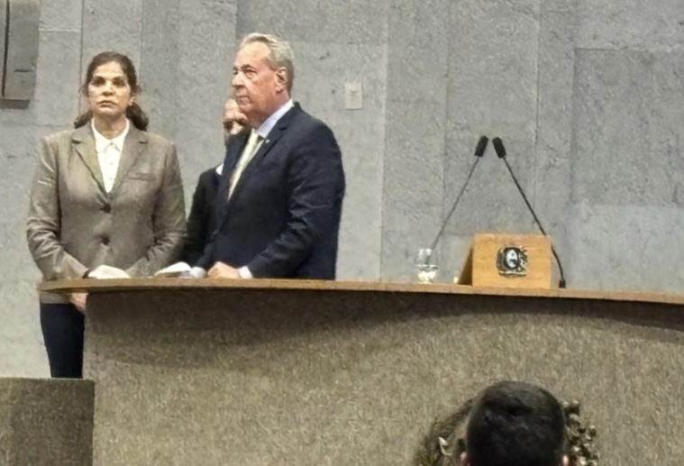 Líder do governo, deputada Socorro Pimentel (União Brasil), e o presidente da Assembleia Legislativa de Pernambuco, Álvaro Porto (PSDB)