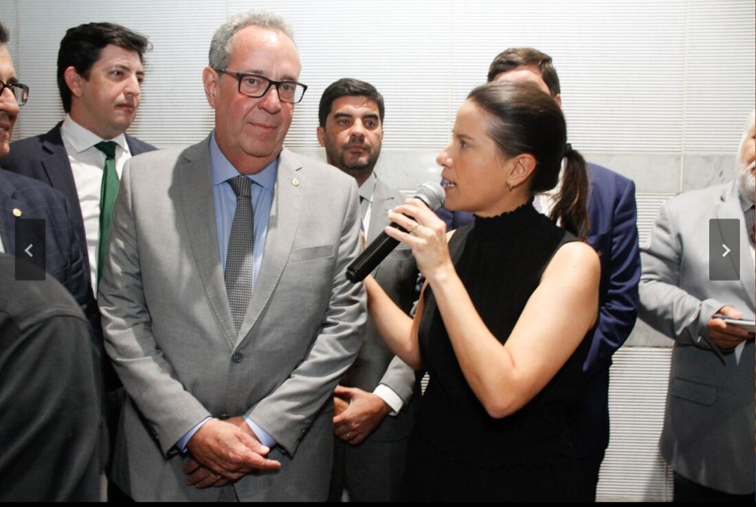 Preside da Assembleia Legislativa de Pernambuco, deputado Álvaro Porto (PSDB), e a governadora de Pernambuco, Raquel Lyra (PSD)