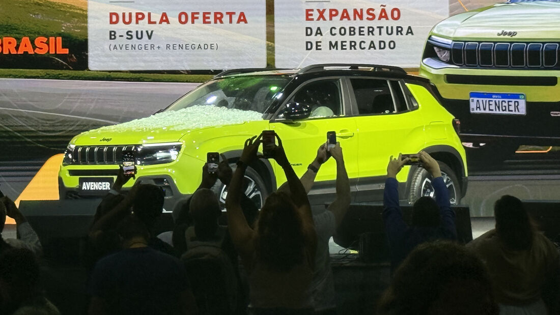Novo Jeep Avenger estreia no Salão 2025 como o SUV mais acessível da marca, agora produzido no Brasil