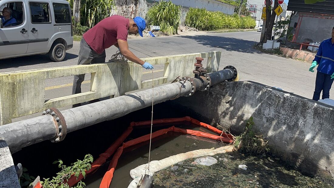 Fiscais da Agência Estadual de Meio Ambiente  CPRH realizam ação no aeroporto