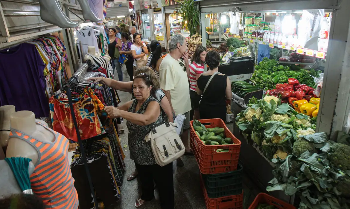 Porcentual de itens com alta de preços continua em 52% no IPCA de outubro, mostra IBGE