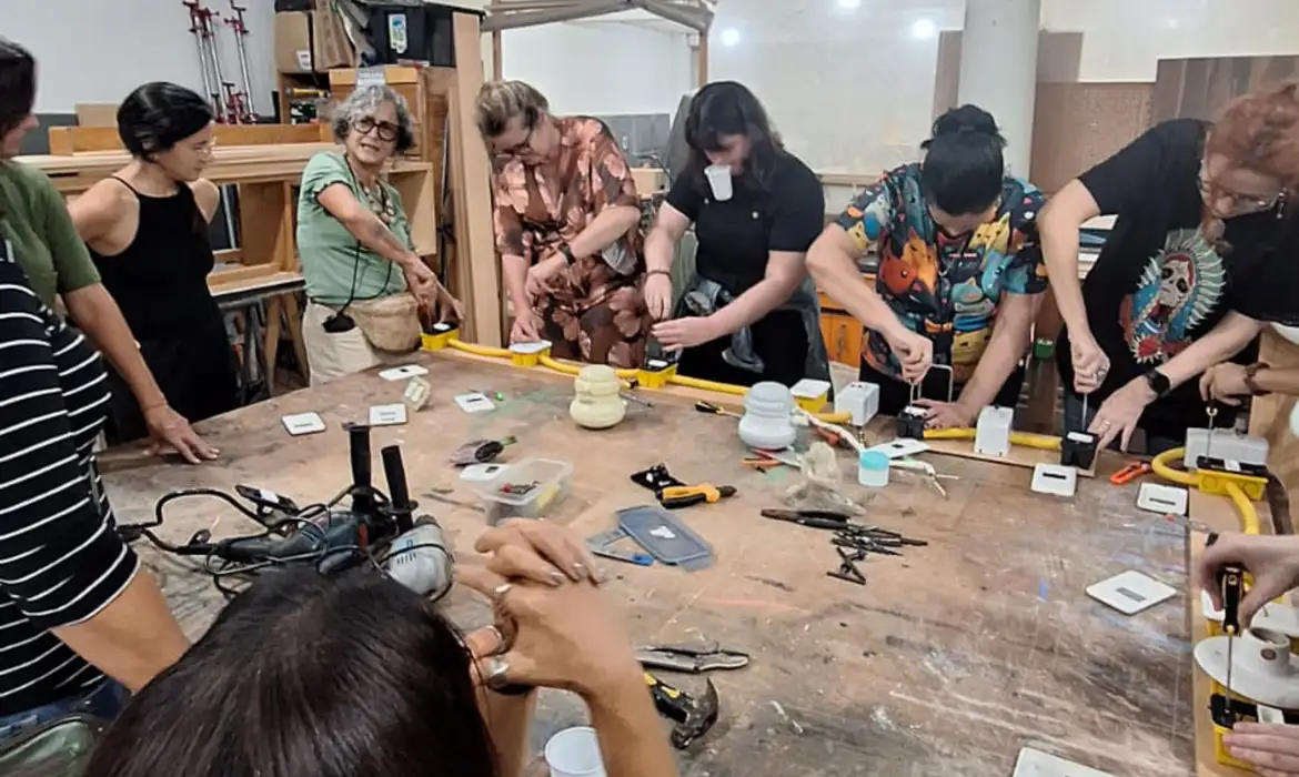 Influencer promove oficinas de manutenção básica, entre outras atividades que dão autonomia e empoderamento a mulheres