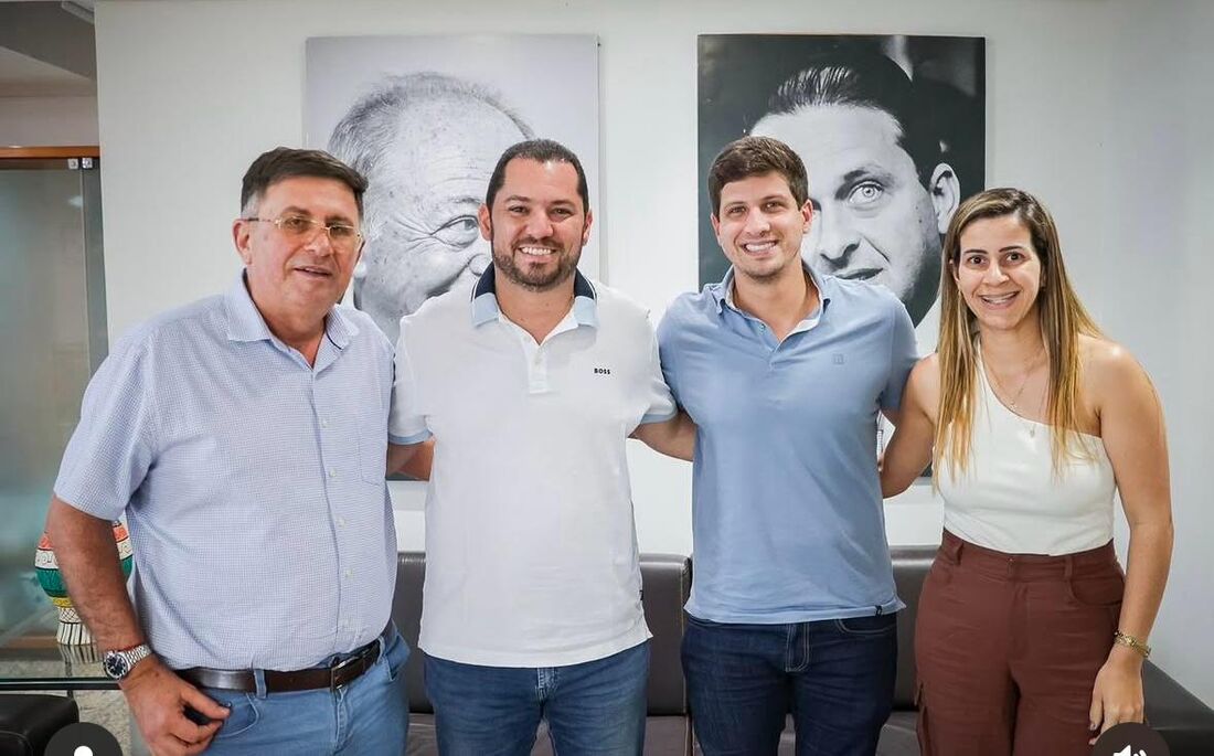 Ex-prefeito de Itapetim Adelmo Moura; vereador Romerinho Jatobá; prefeito João Campos; e a prefeita de Itapetim, Aline Karina