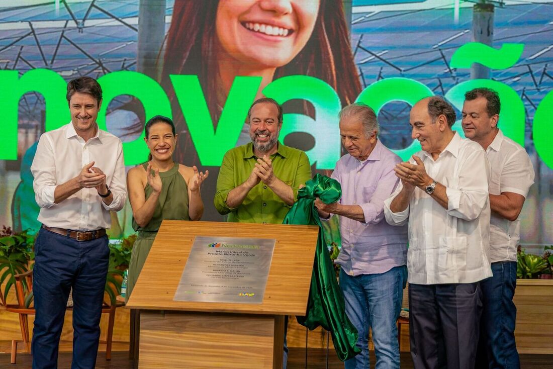 Lançamento da pedra fundamental da usina, no Forte Nossa Senhora dos Remédios, em Noronha