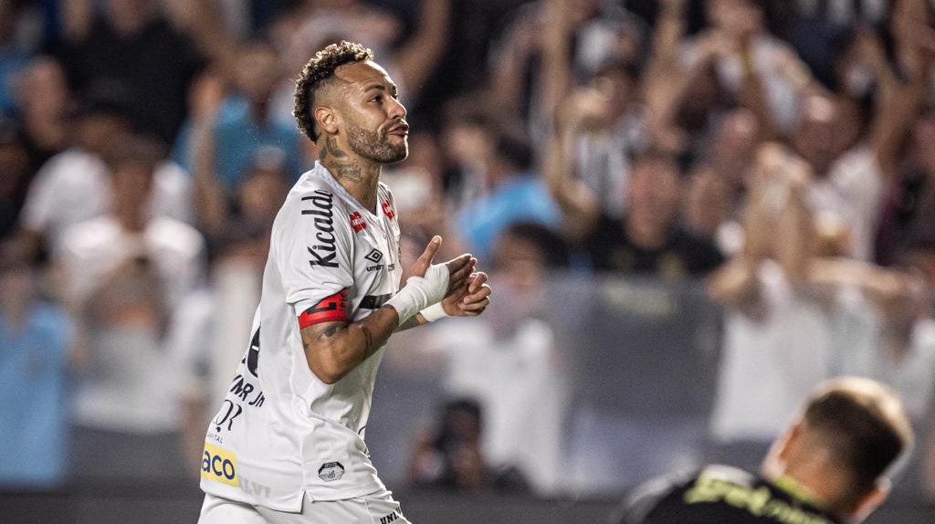 Neymar celebra gol sobre o Sport