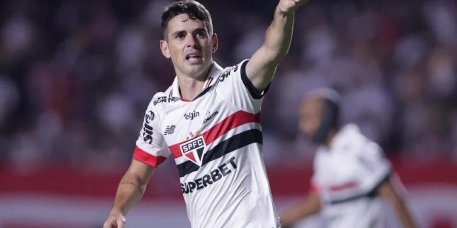 Oscar em ação pelo São Paulo