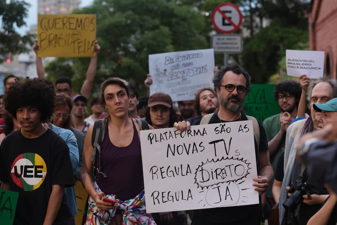 Ato em Defesa do Audiovisual Brasileiro Independente , concentração na Cinemateca. 