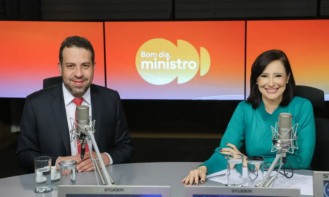 O ministro da Secretaria-Geral da Presidência, Guilherme Boulos, afirmou, nesta terça-feira (25), que o debate sobre o fim da escala 6x1 vai envolver uma transição para micro e pequenas empresas.