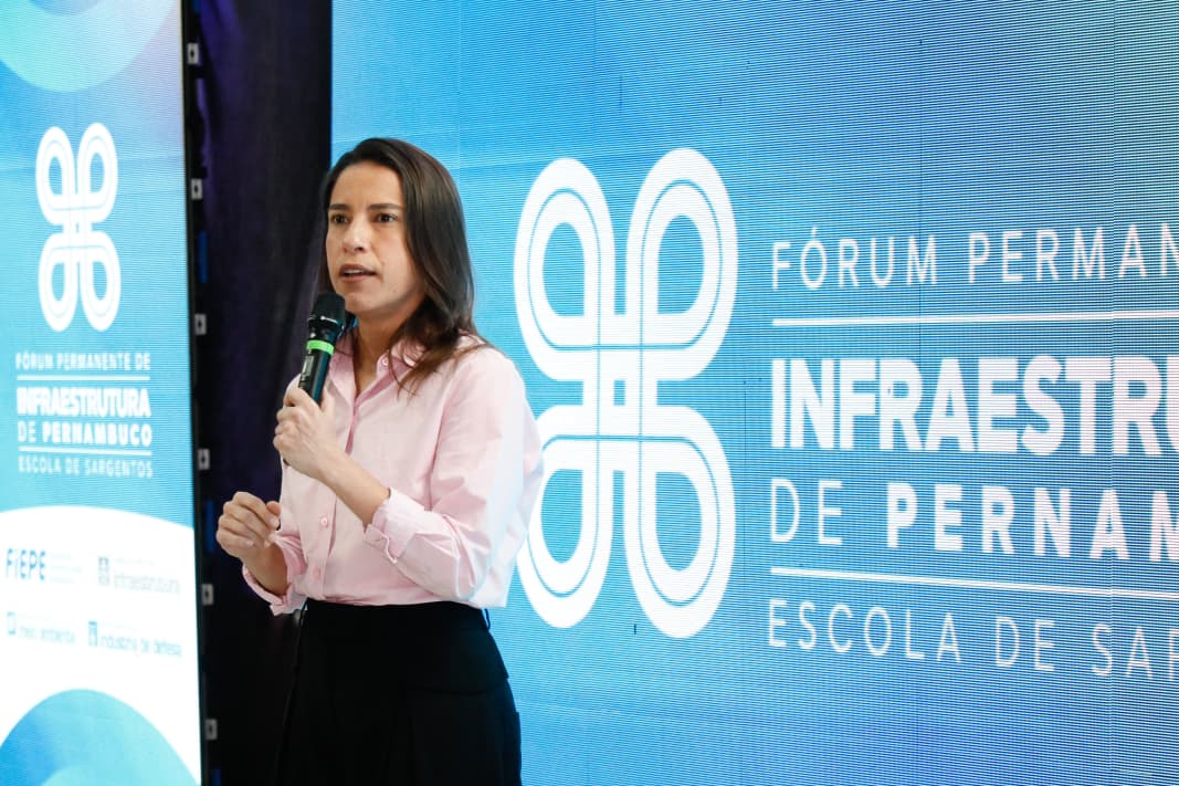 Governadora de Pernambuco, Raquel Lyra (PSD), durante encontro, na Fiepé, para discutir a instalação da Escola de Sargentos do Exército