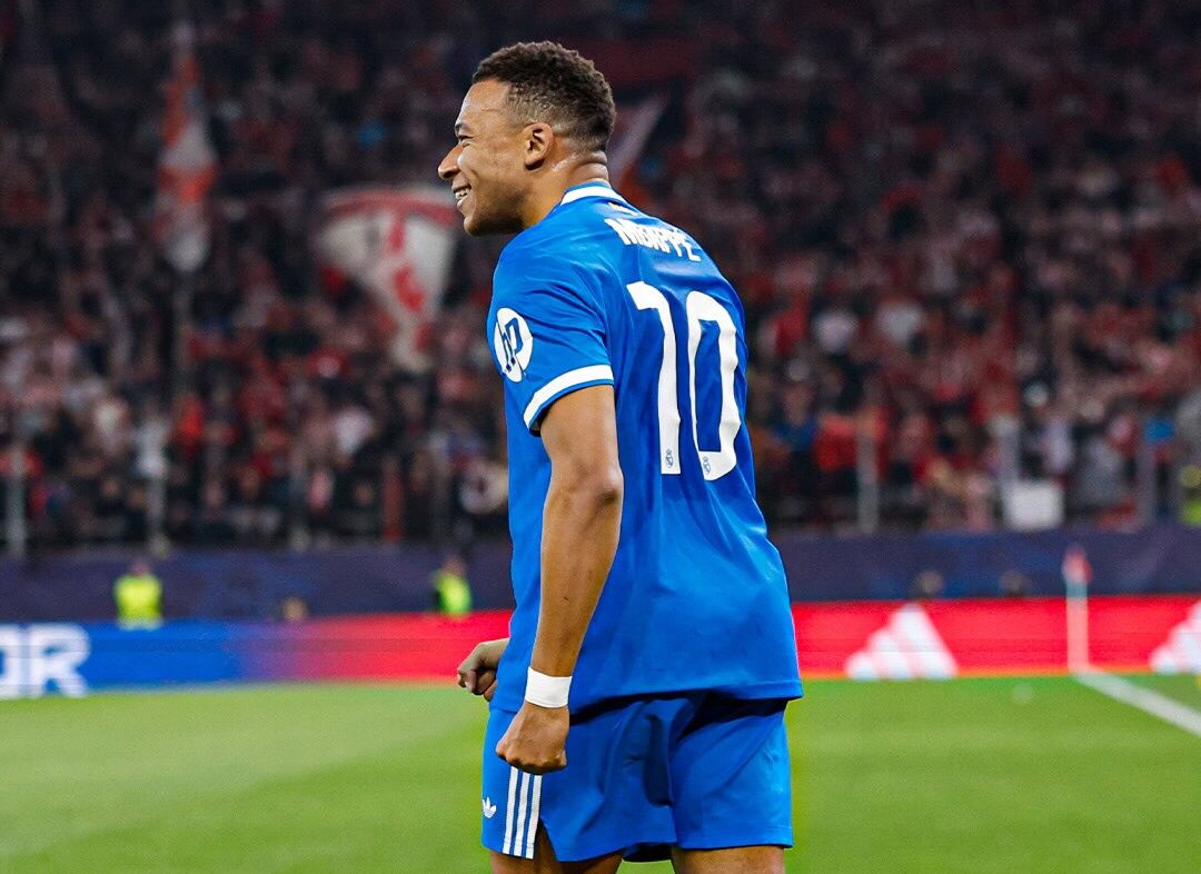 Atacante francês marcou quatro gols na partida de hoje, contra o Olympiakos