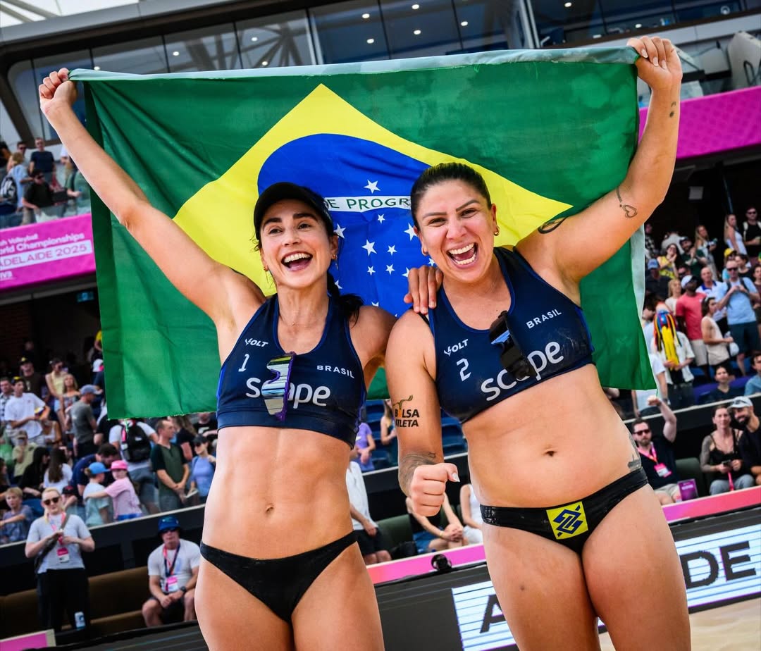 Carol Solberg e Rebecca ficaram com o bronze no Mundial de vôlei de praia