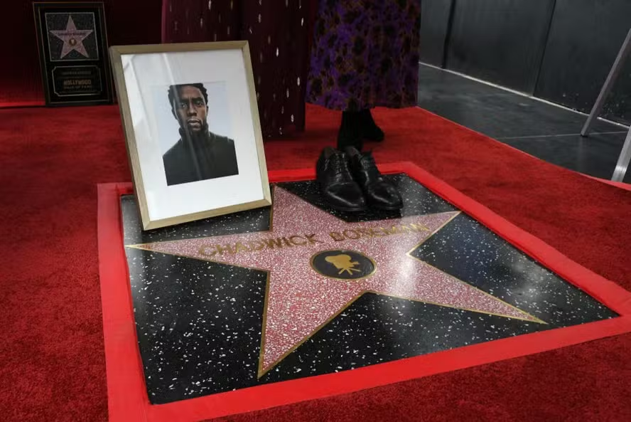 Estrela de Chadwick Boseman na calçada da fama