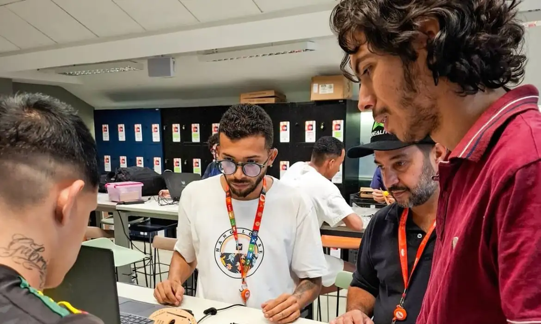 Projeto apresenta noções de robótica e do pensamento computacional para jovens que acabaram de sair ou ainda estão em sistemas socioeducativos