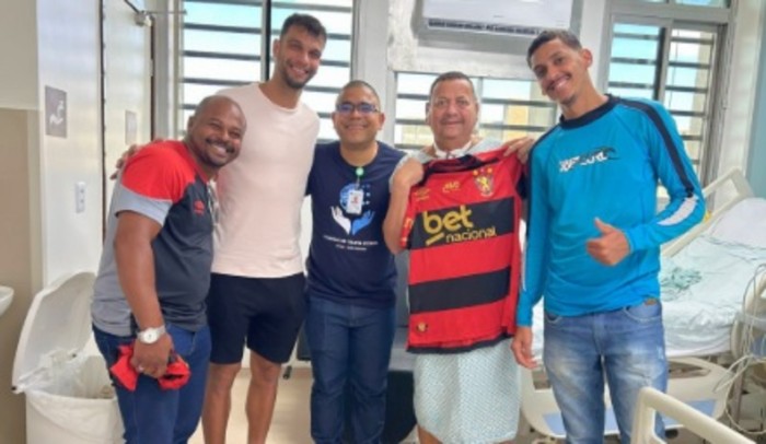 Thyere em visita ao Hospital das Clínicas da UFPE