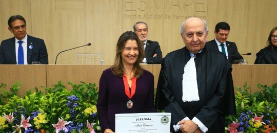 Presidente da Corte entrega honraria
