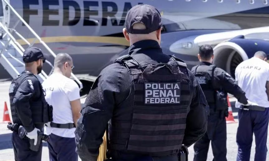 Preso após desembarcarem de avião da PF na chegada ao Paraná