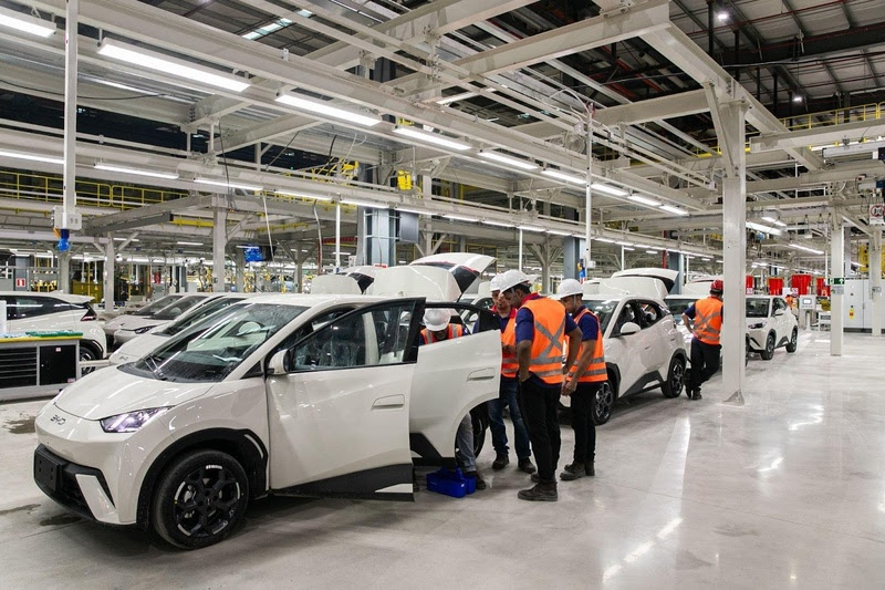 Fábrica da BYD em Camaçari ganha segundo turno e amplia capacidade de montagem de veículos