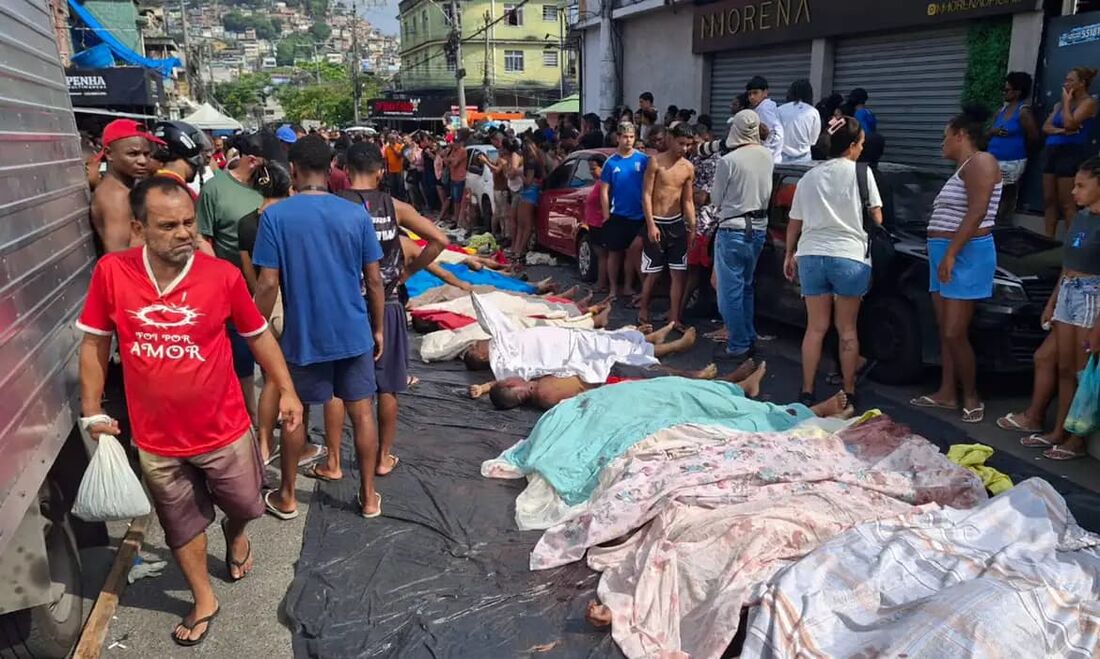 Cinco policiais militares do Batalhão de Polícia de Choque foram presos nesta sexta-feira (28) por crimes cometidos durante a Operação Contenção, realizada no último dia 28 de outubro, no Rio de Janeiro